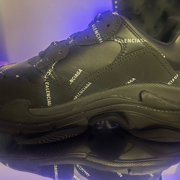 Balenciaga Black and white size 8 worn a couple times like new no tags - Picture 2 of 3